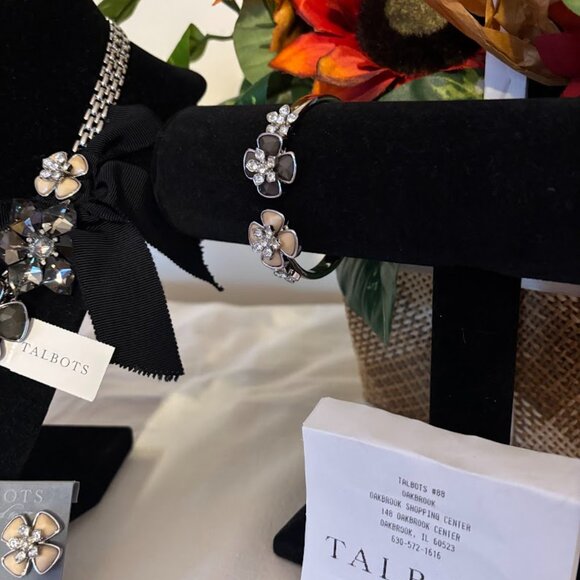 Beautiful Talbots Necklace (20"), Bracelet and 2 Earrings set - Picture 3 of 16